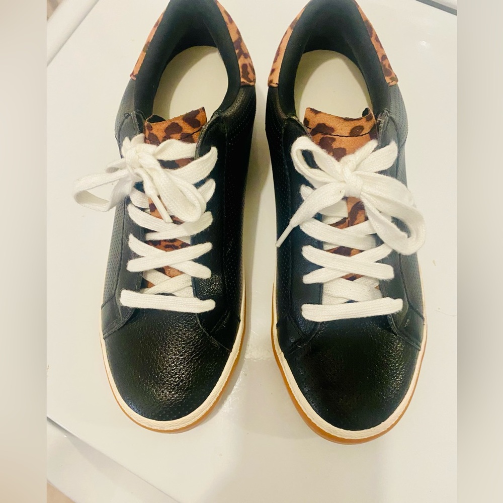 Womens sneakers